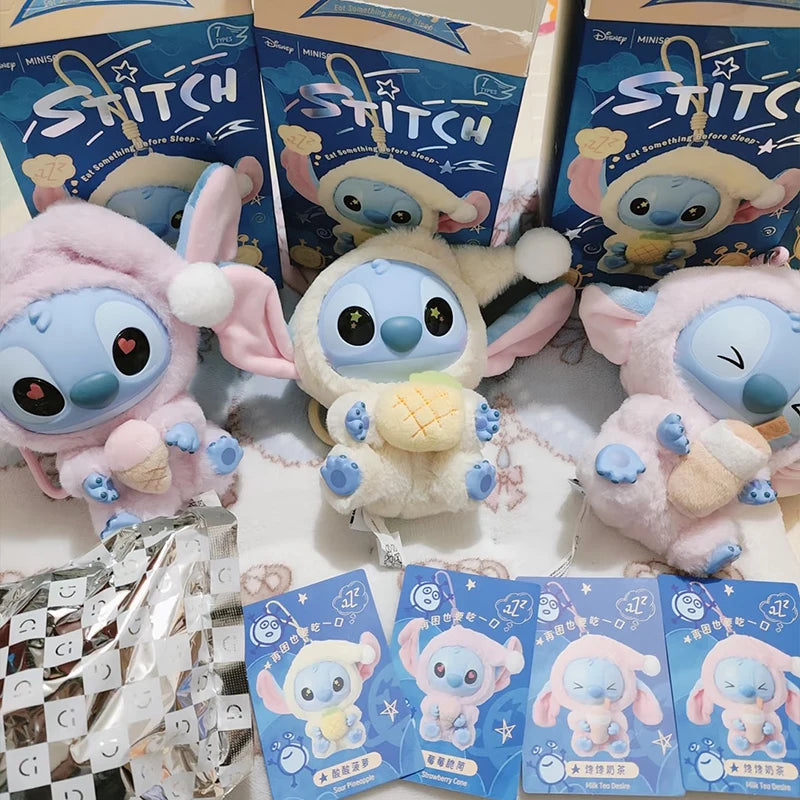 Llavero Peluche Stitch “Eat Something Before Sleep” | Colección Vinilo Disney — Estilo Aleatorio